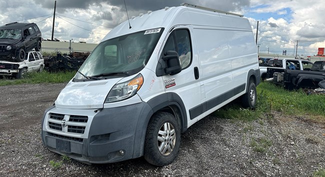 W25067_2014_PROMASTER2500_3.6L.jpg